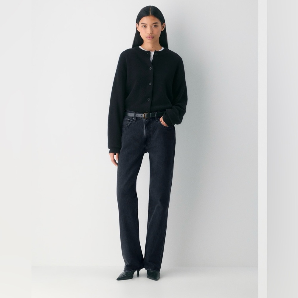 Aritiza ESSENTIAL CASHMERE RELAXED CREW in black